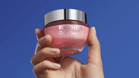 Biotherm Product Hold in Hand