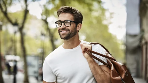 Man with casual style and 5-day beard