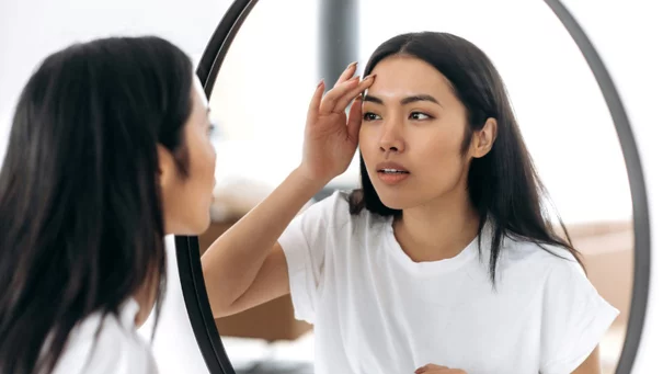 Woman in front of a mirror