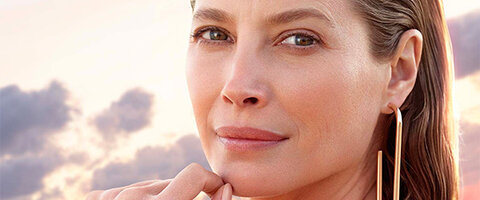 How can the signs of aging skin be reversed?