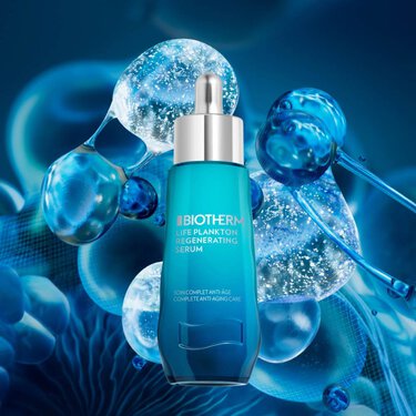 Flacon de serum devant des molecules 