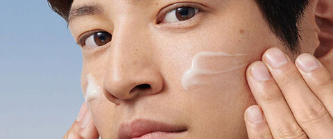 What should I apply on my face in winter?